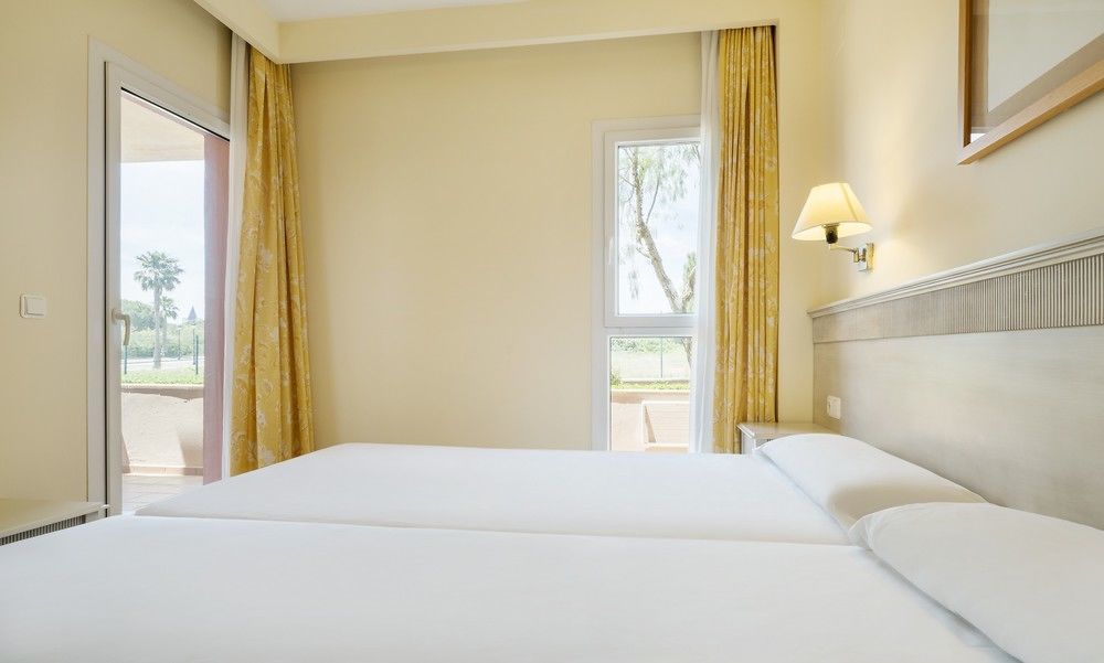 Aparthotel Ilunion Sancti Petri Novo Sancti Petri Εξωτερικό φωτογραφία